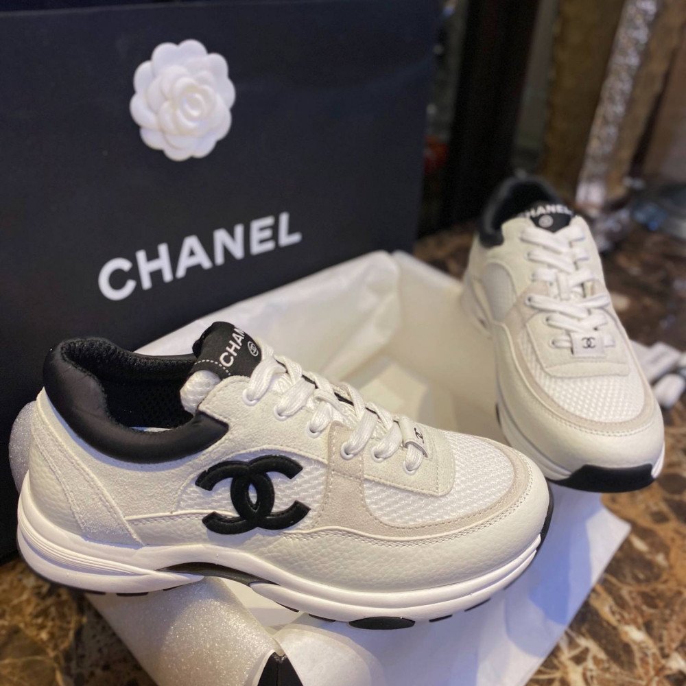 Sports shoes Sports shoes