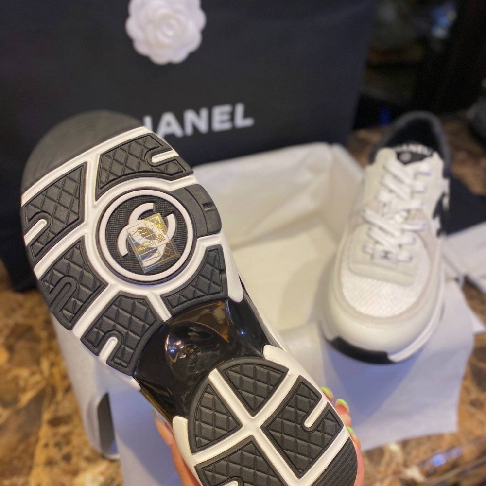 Sports shoes Sports shoes