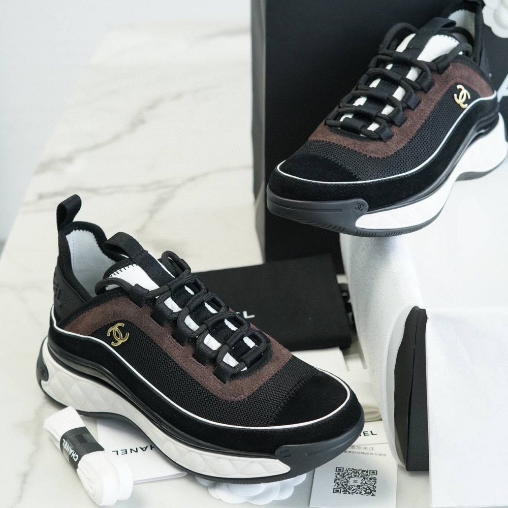 Sports shoes Sports shoes