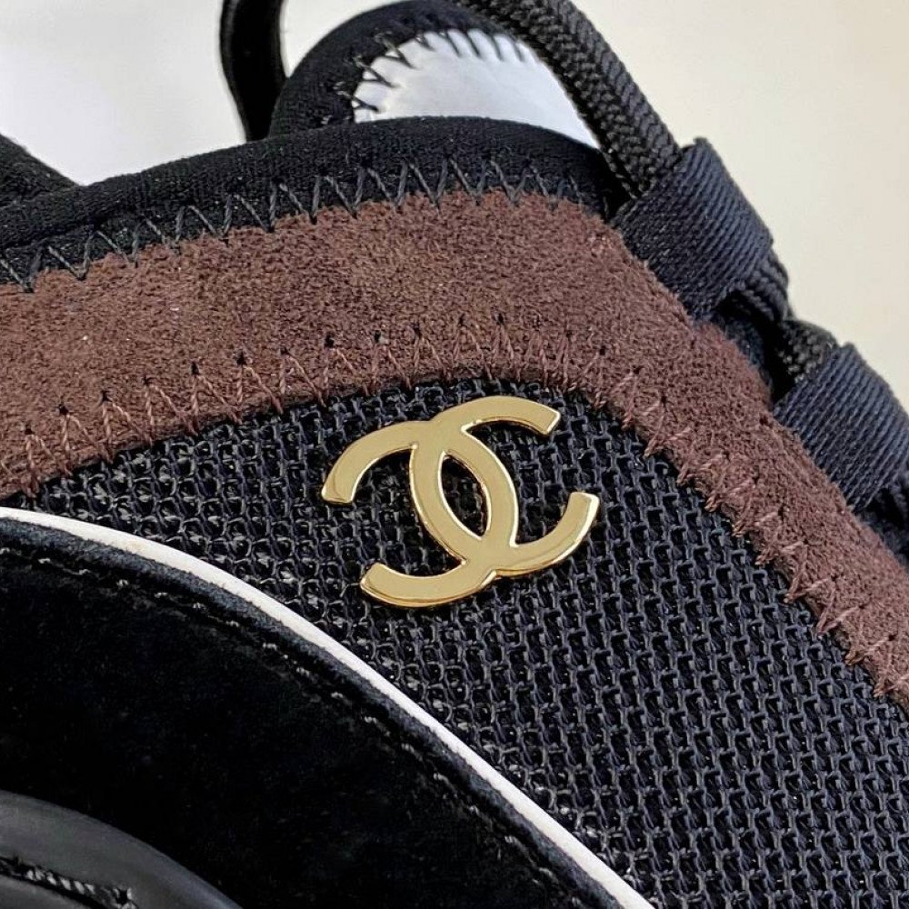 Sports shoes Sports shoes