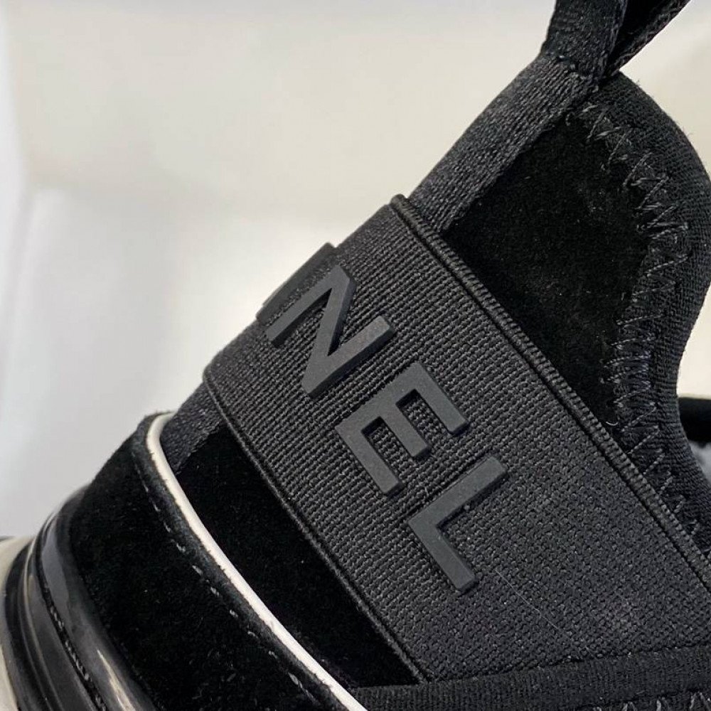 Sports shoes Sports shoes