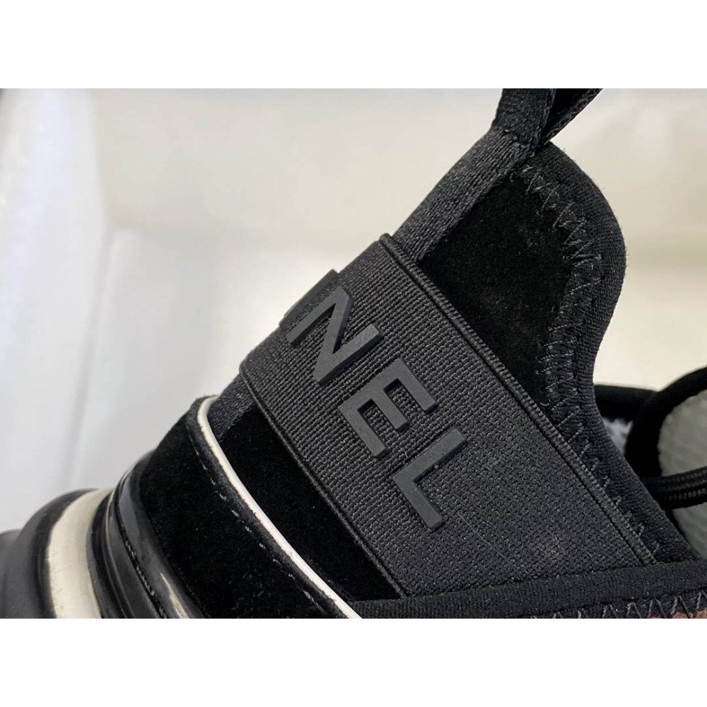 Sports shoes Sports shoes