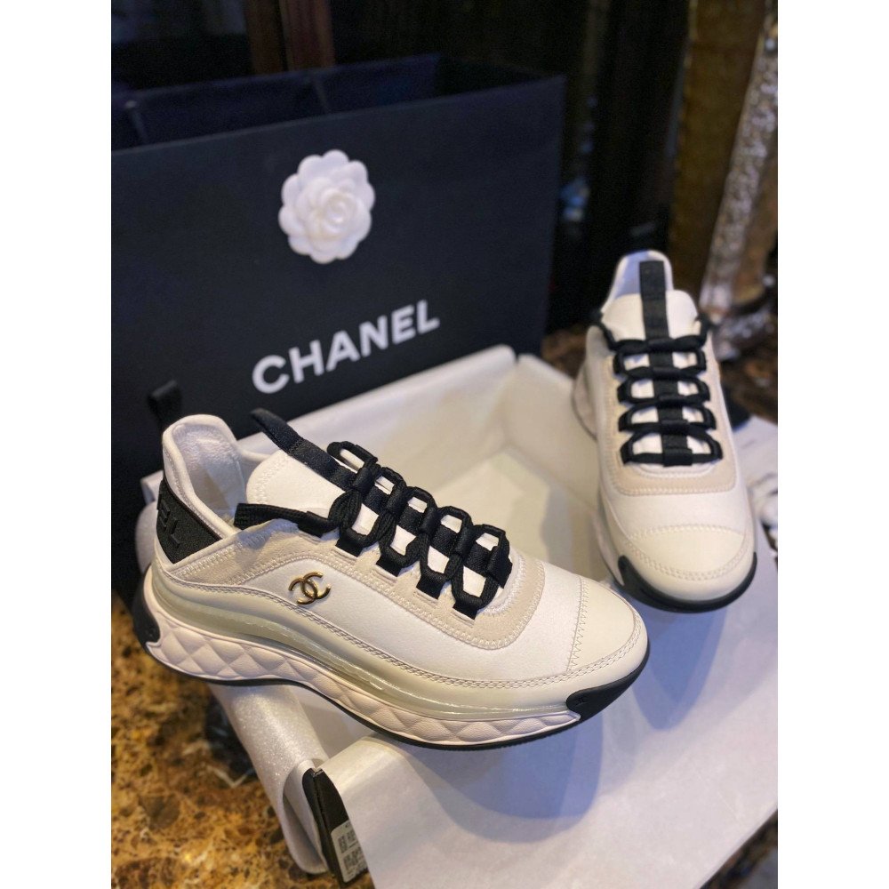 Sports shoes Sports shoes