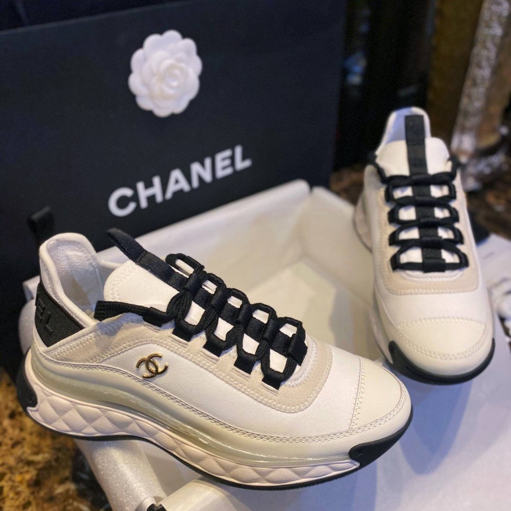 Sports shoes