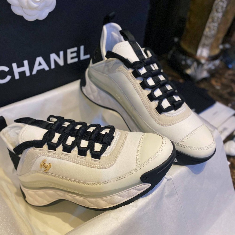 Sports shoes Sports shoes