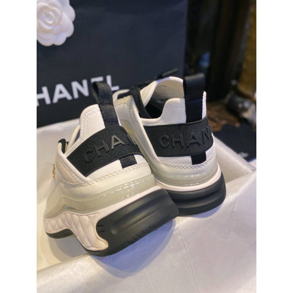 Sports shoes Sports shoes