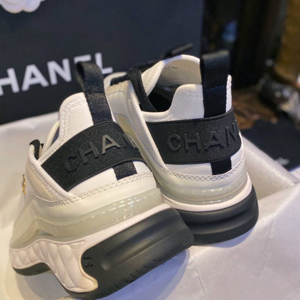 Sports shoes Sports shoes