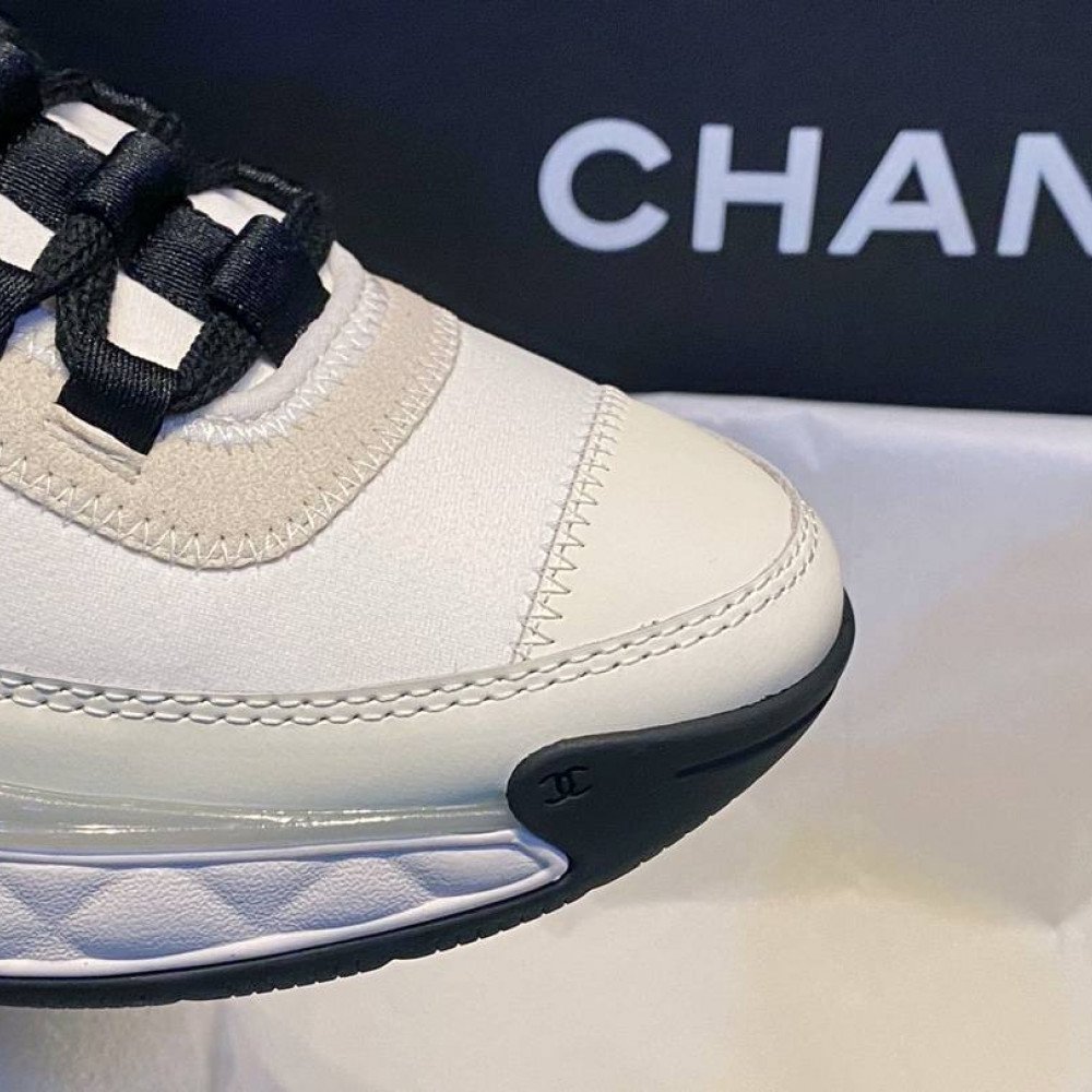 Sports shoes Sports shoes