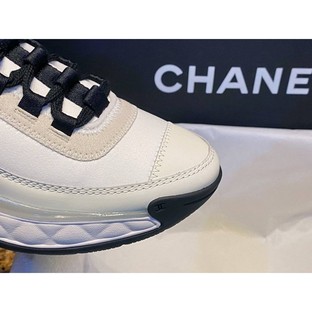 Sports shoes Sports shoes