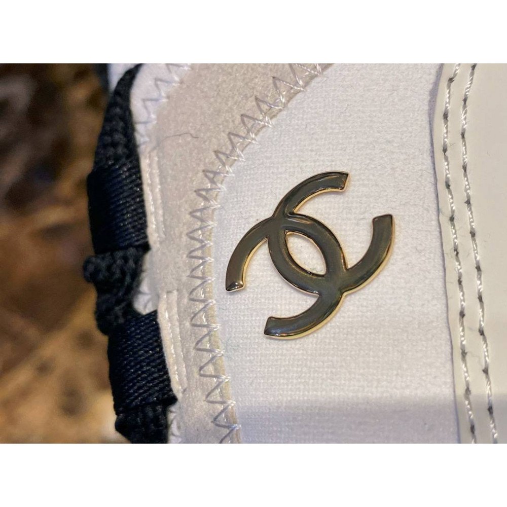 Sports shoes Sports shoes