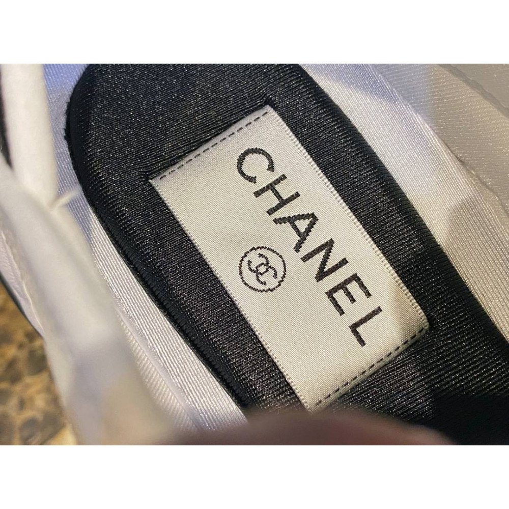 Sports shoes Sports shoes