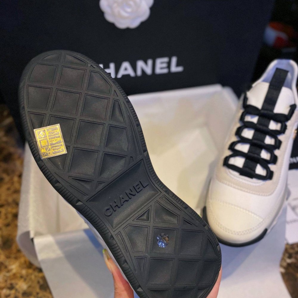 Sports shoes Sports shoes