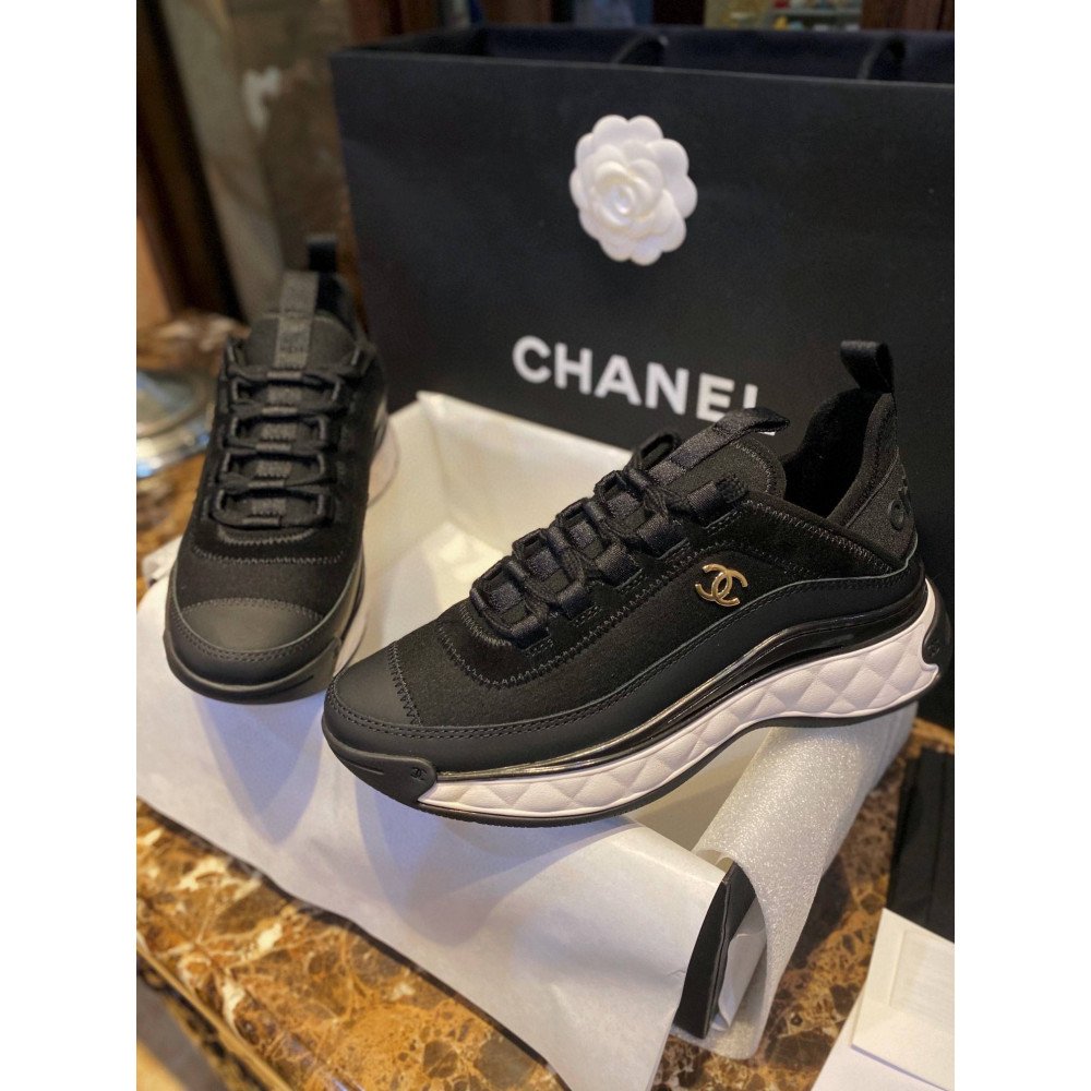 Sports shoes Sports shoes