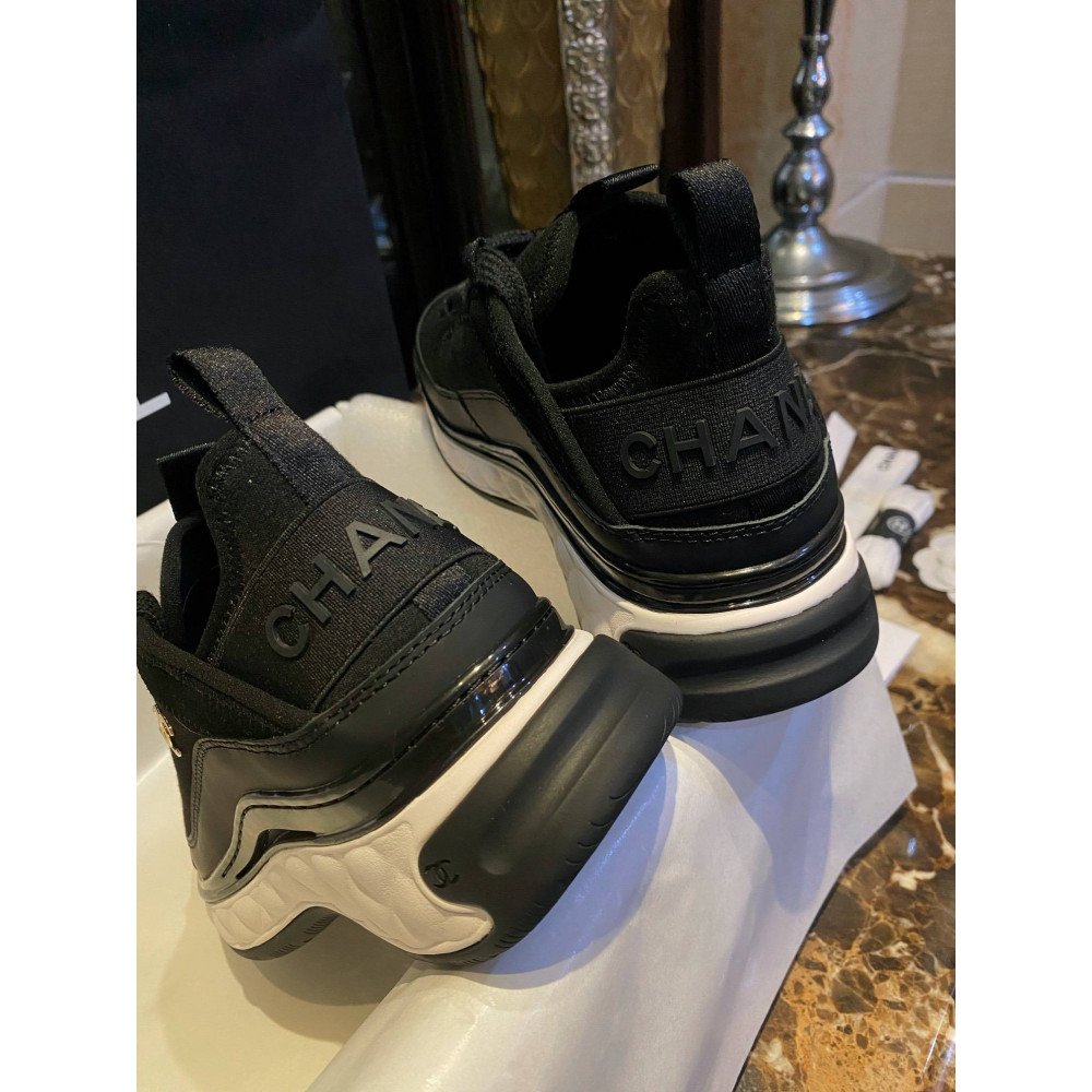 Sports shoes Sports shoes