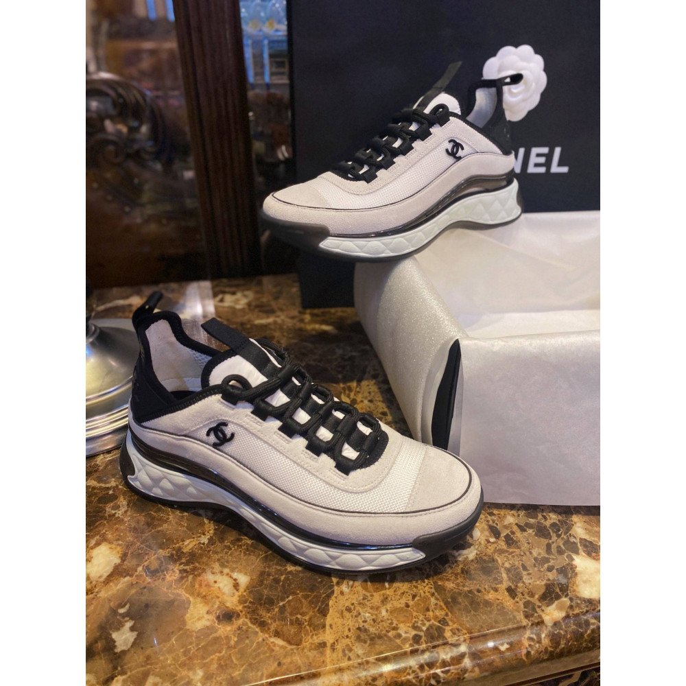 Sports shoes Sports shoes