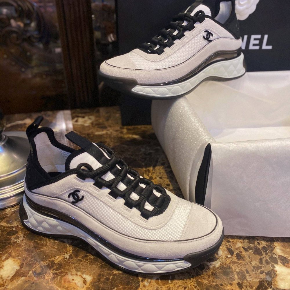 Sports shoes