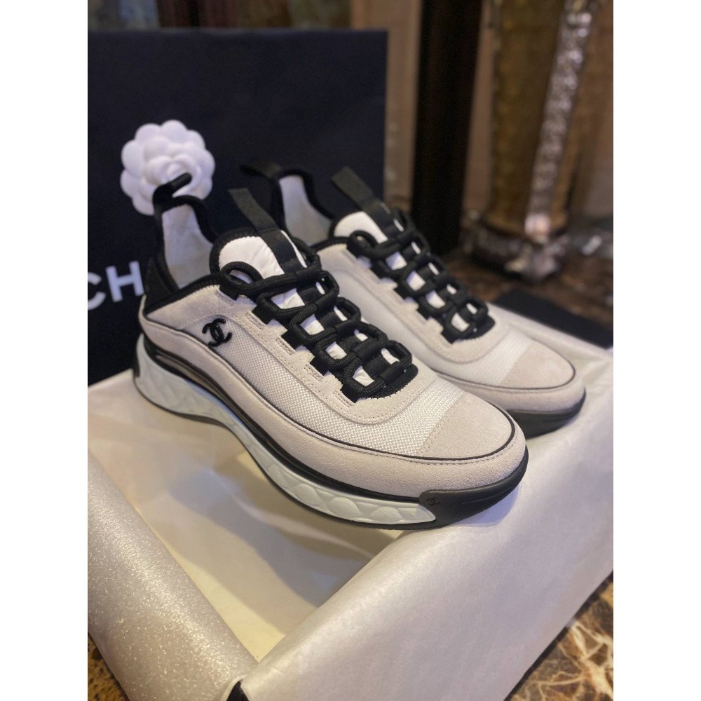 Sports shoes Sports shoes