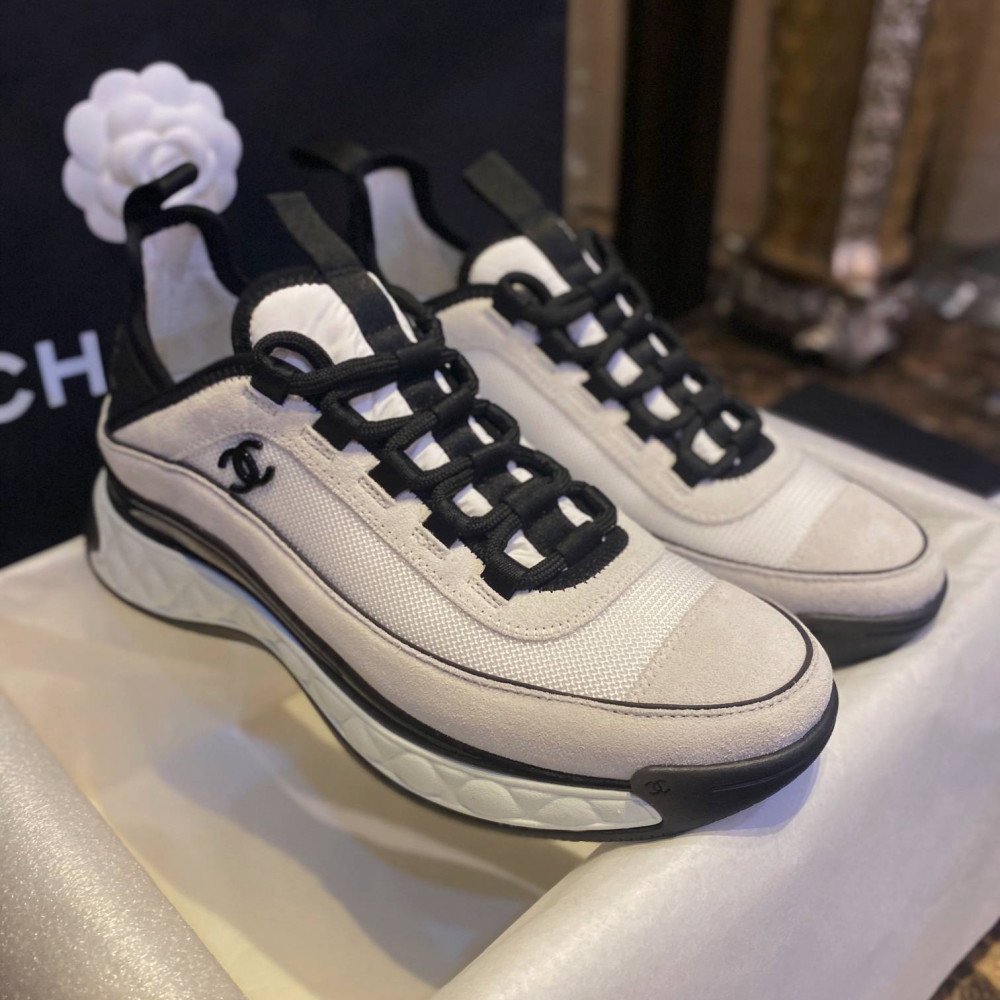 Sports shoes Sports shoes