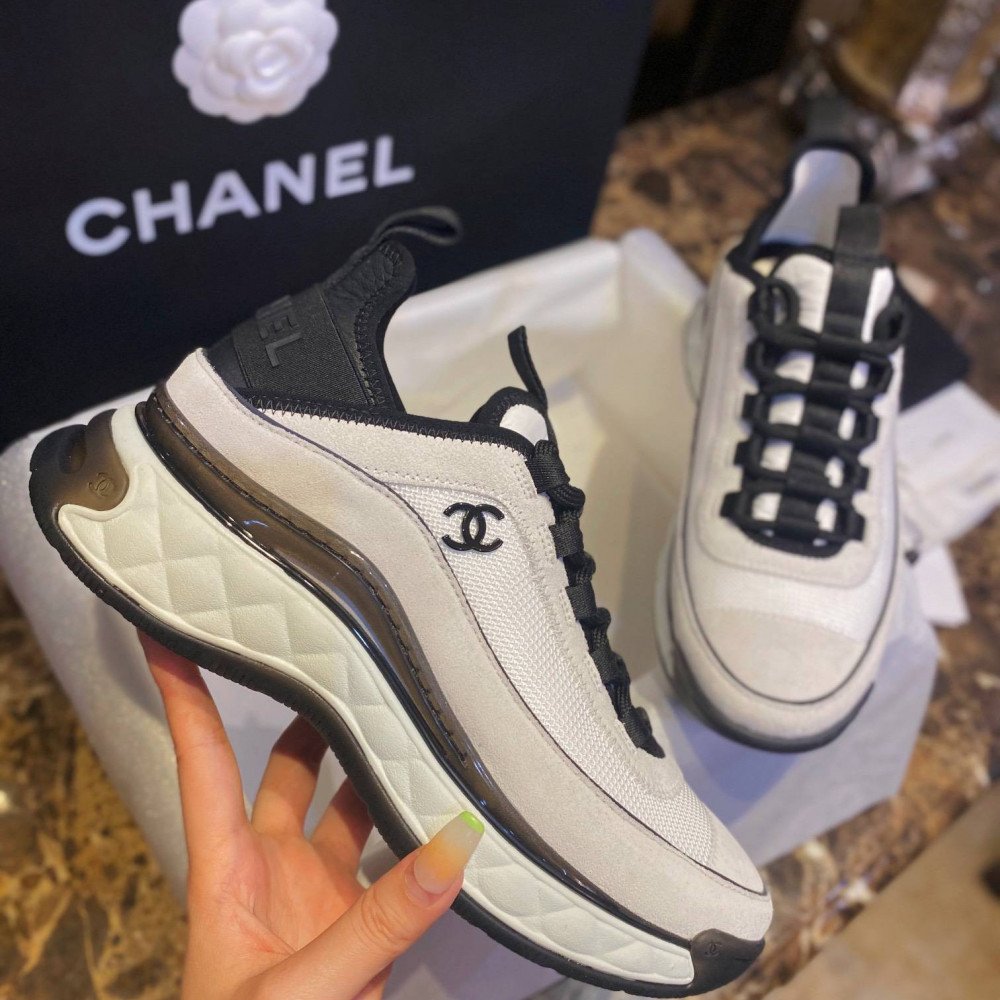 Sports shoes Sports shoes