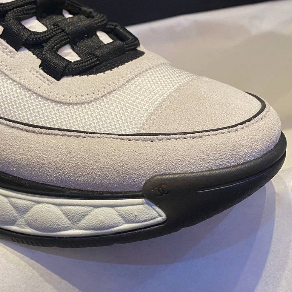 Sports shoes Sports shoes