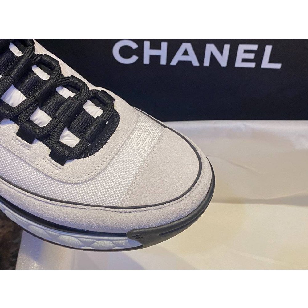 Sports shoes Sports shoes