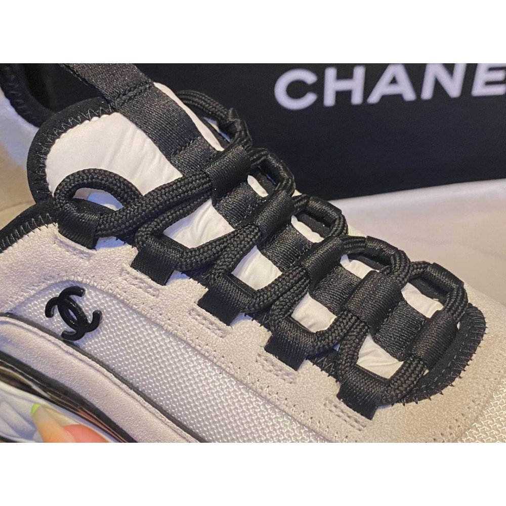 Sports shoes Sports shoes