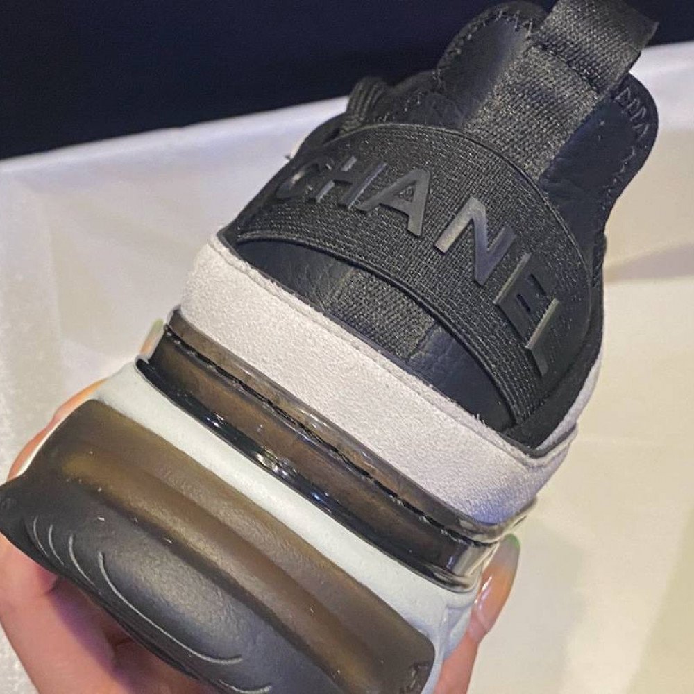 Sports shoes Sports shoes