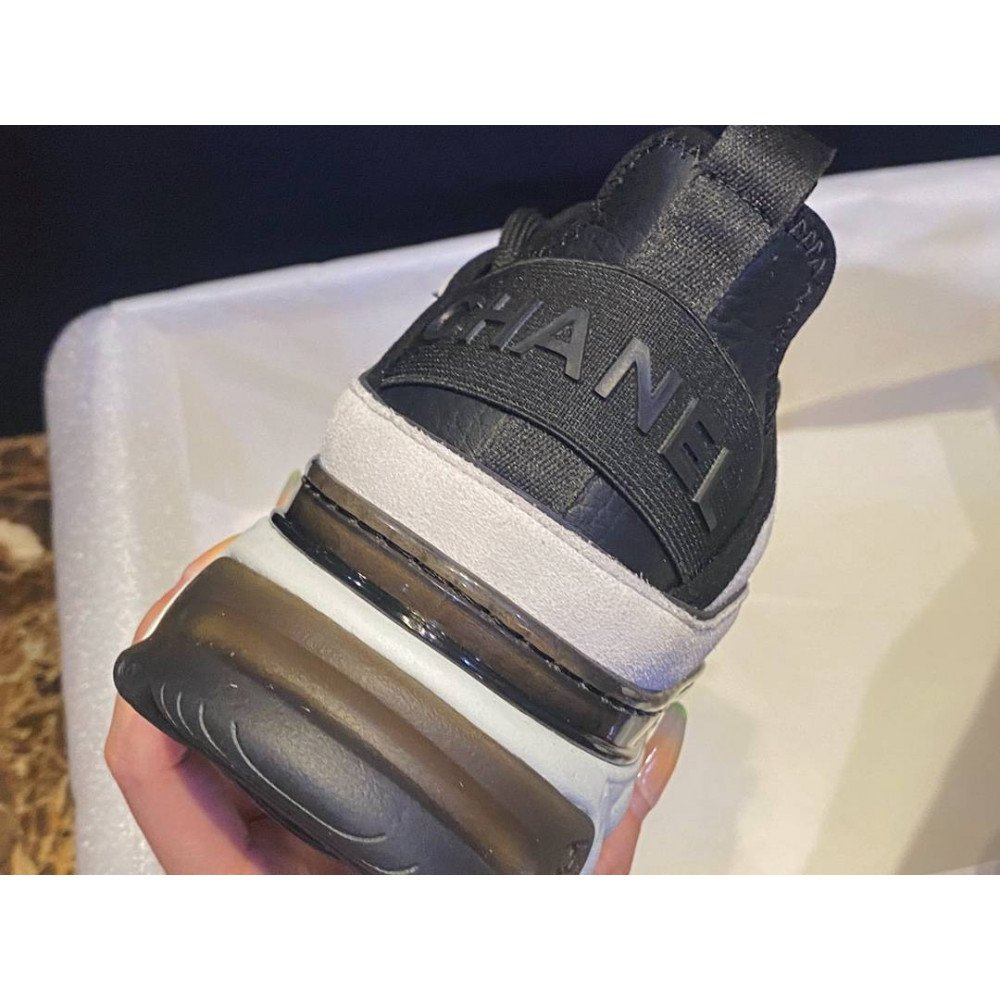 Sports shoes Sports shoes