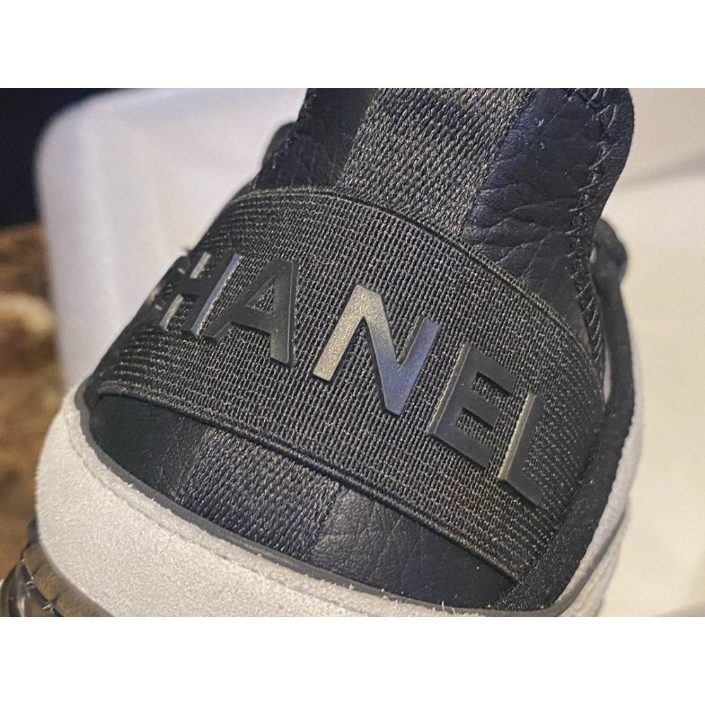 Sports shoes Sports shoes