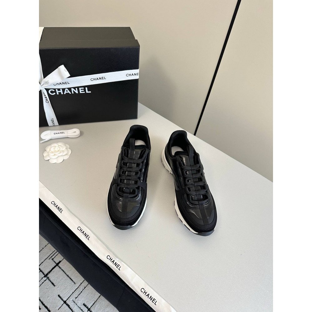 Sports shoes Sports shoes