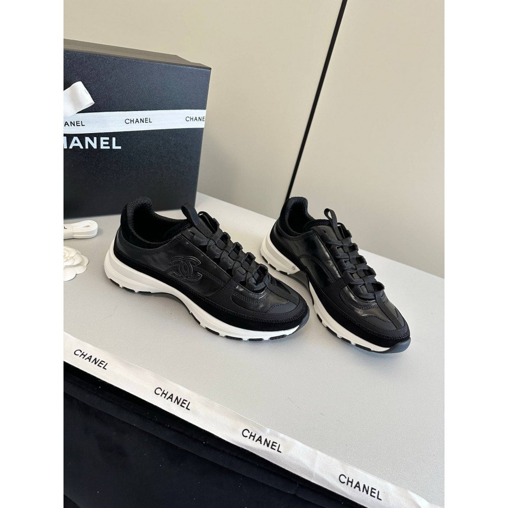 Sports shoes Sports shoes