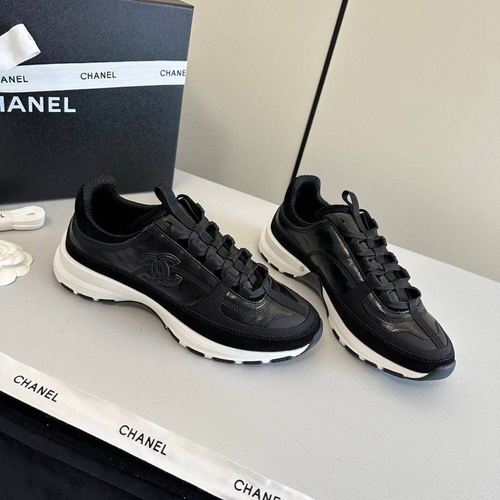 Sports shoes Sports shoes
