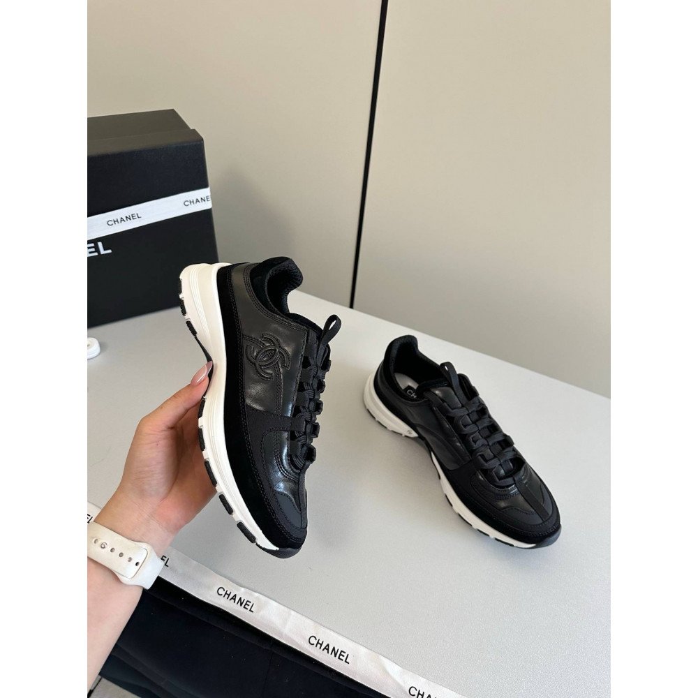 Sports shoes Sports shoes