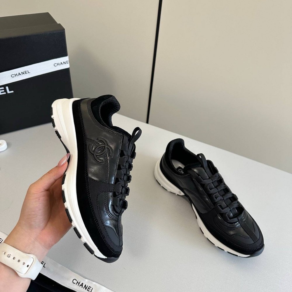 Sports shoes Sports shoes