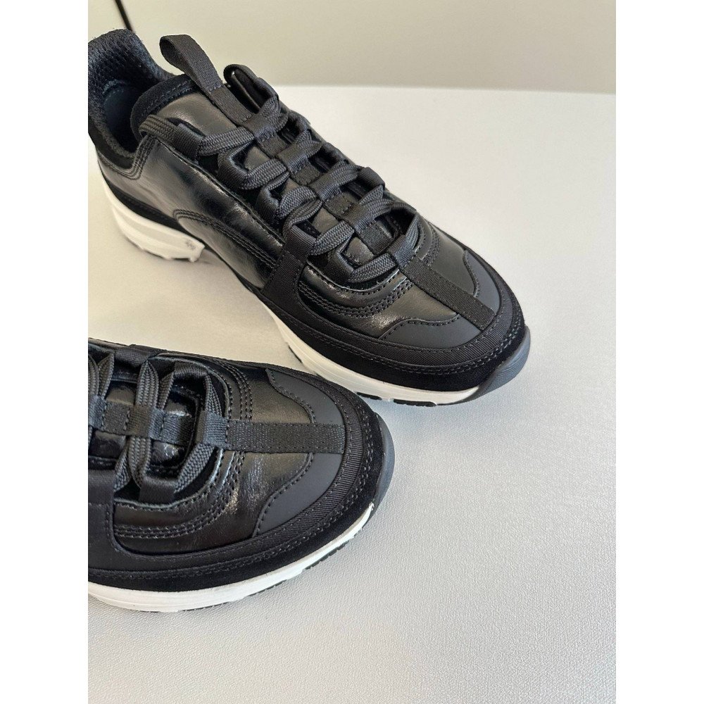Sports shoes Sports shoes