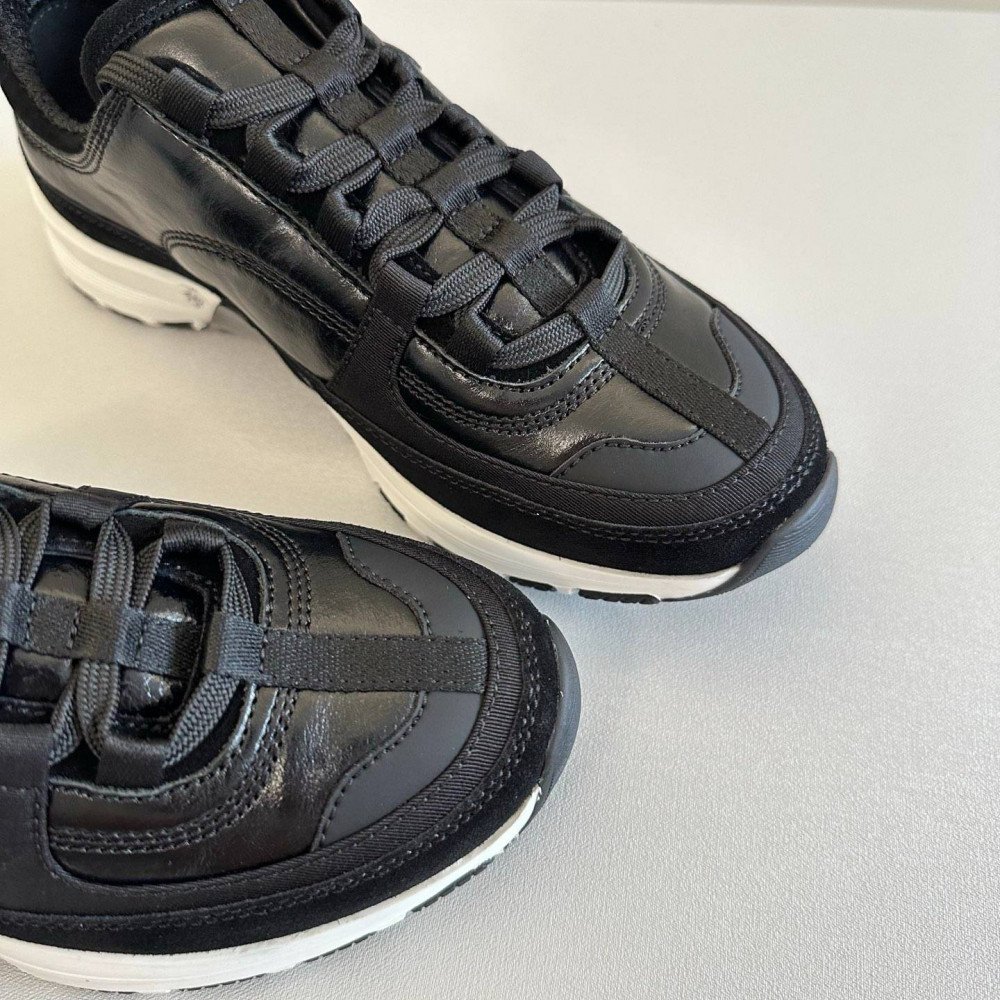 Sports shoes Sports shoes