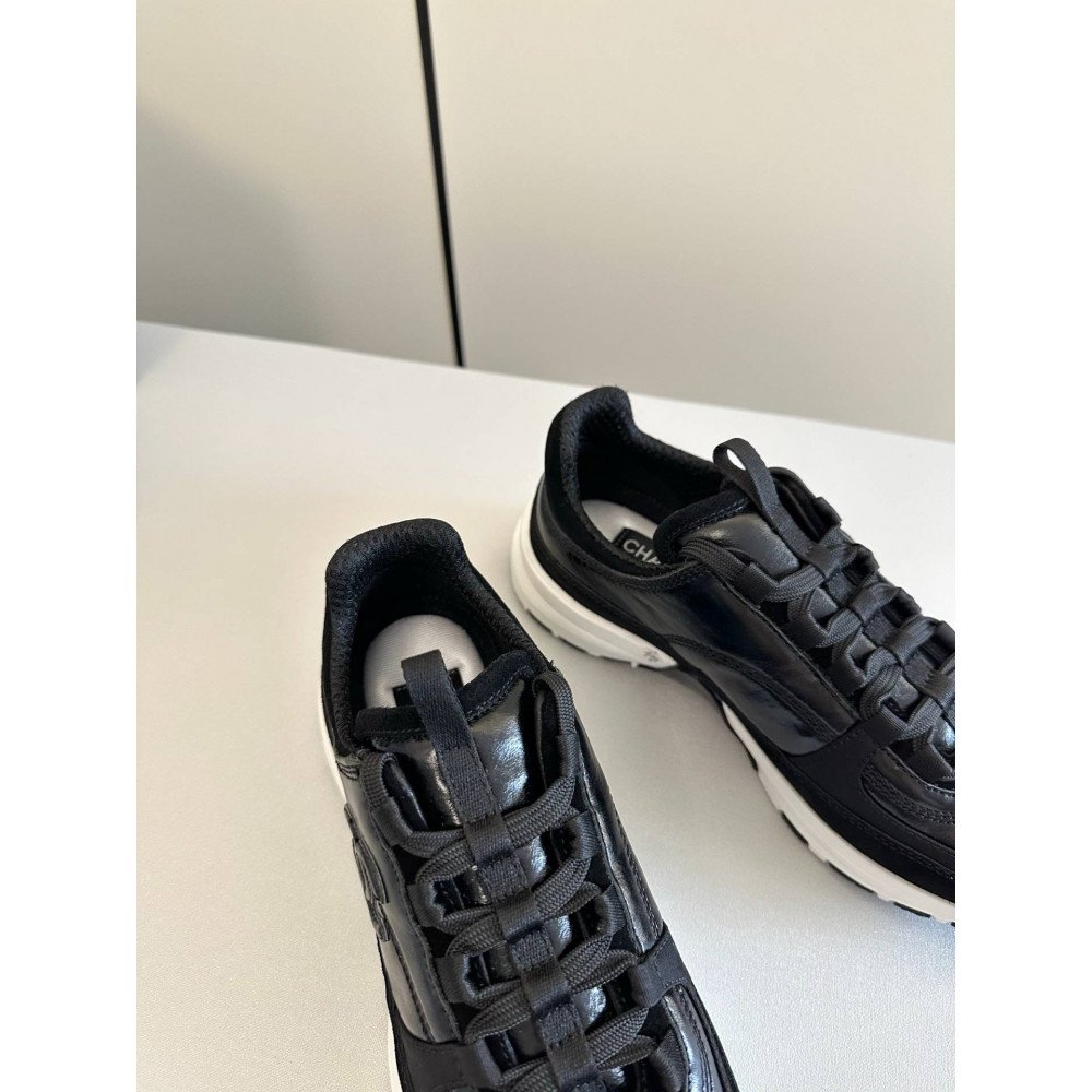 Sports shoes Sports shoes