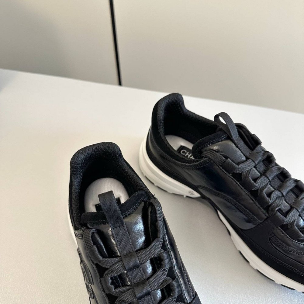 Sports shoes Sports shoes
