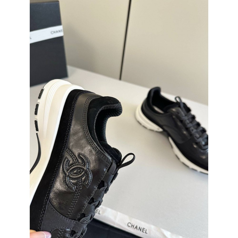 Sports shoes Sports shoes