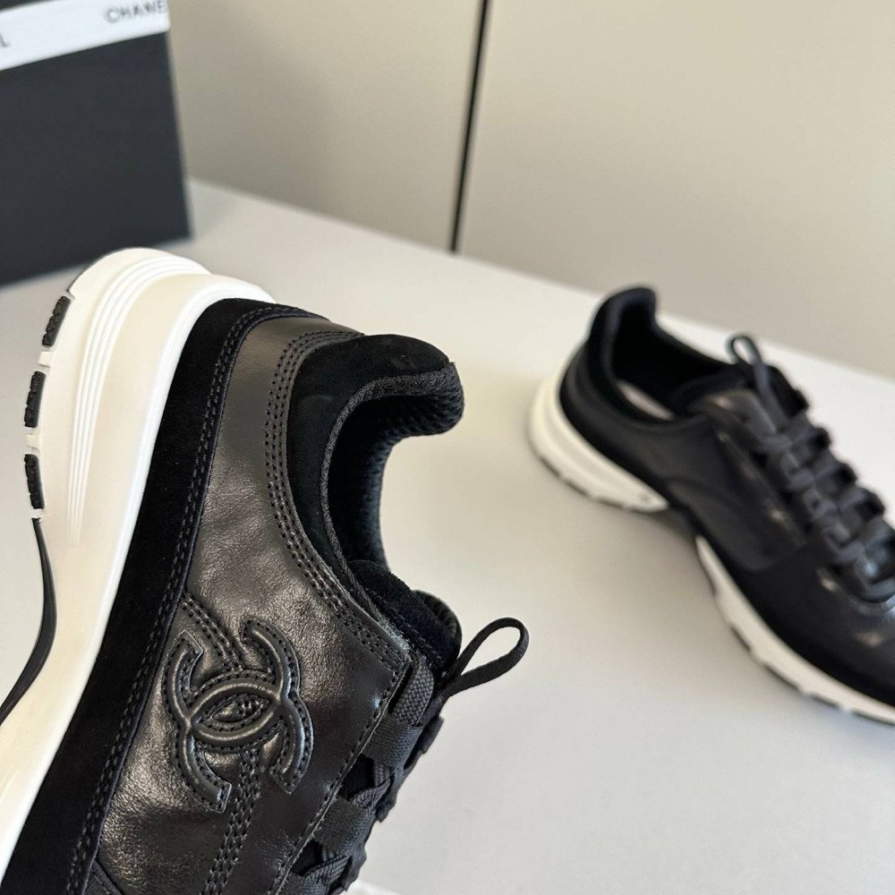 Sports shoes Sports shoes