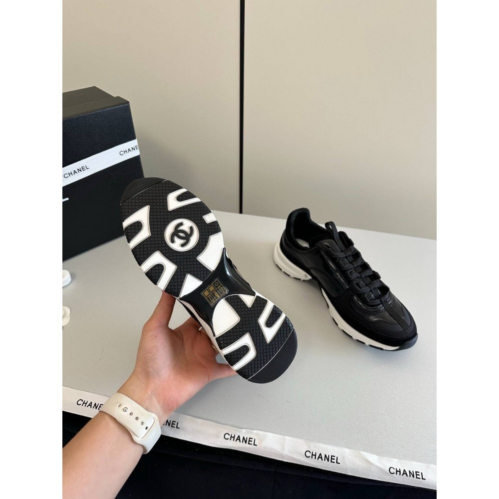 Sports shoes Sports shoes