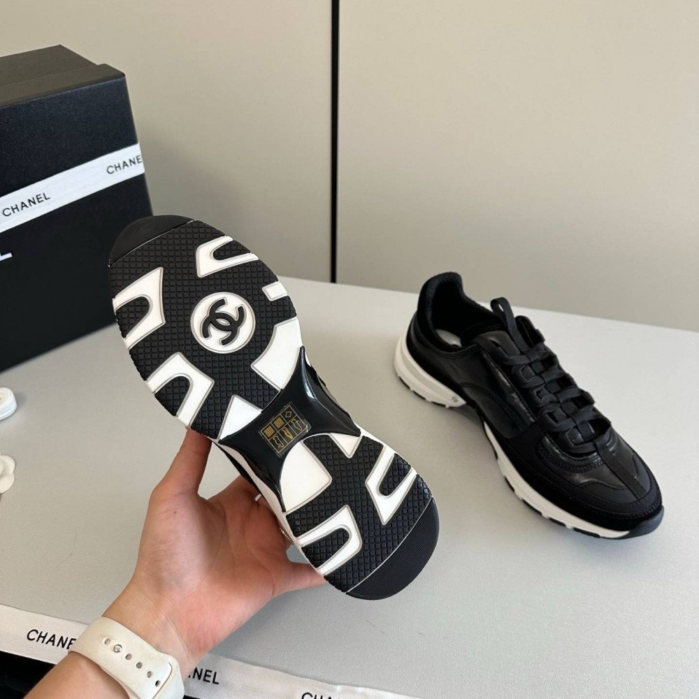 Sports shoes Sports shoes