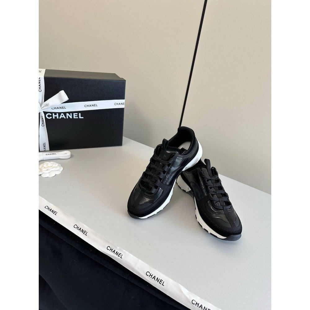 Sports shoes Sports shoes