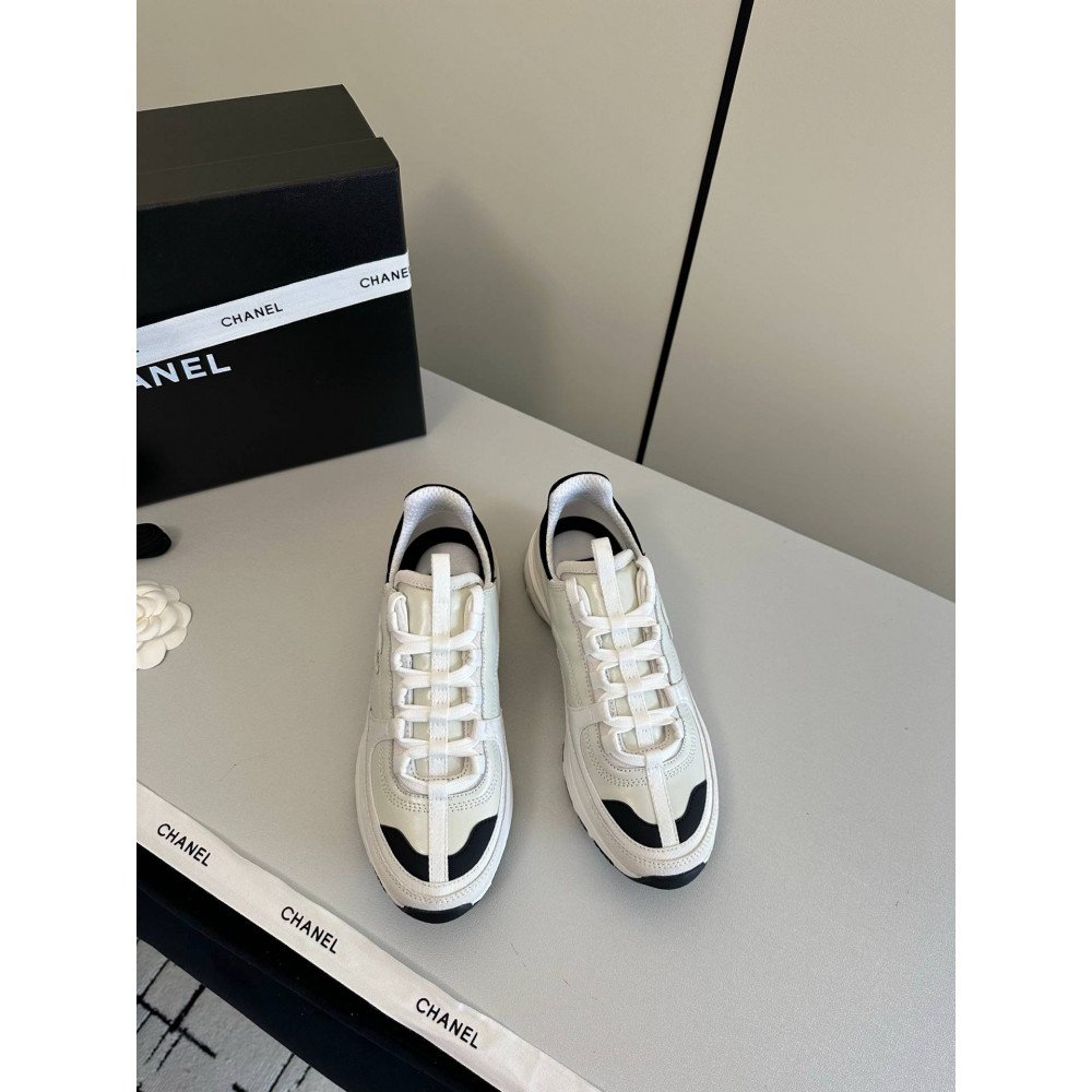 Sports shoes Sports shoes