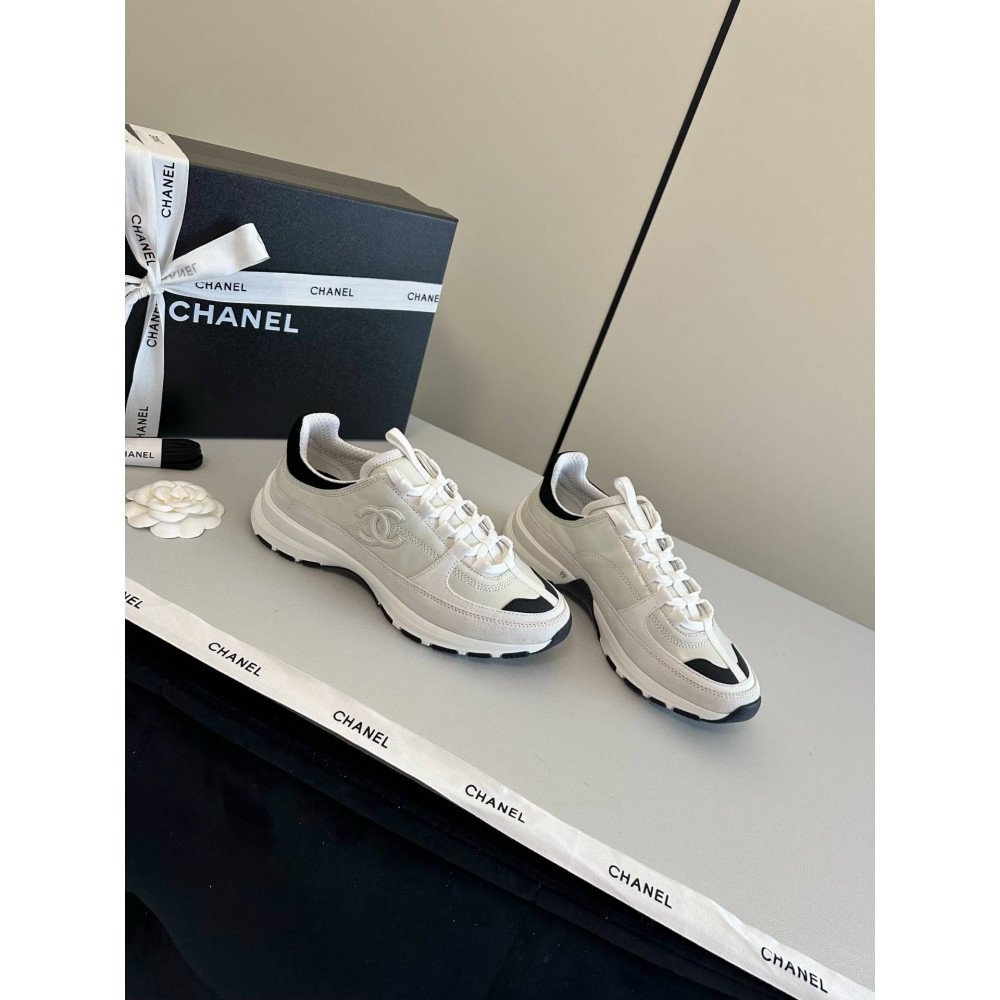 Sports shoes Sports shoes