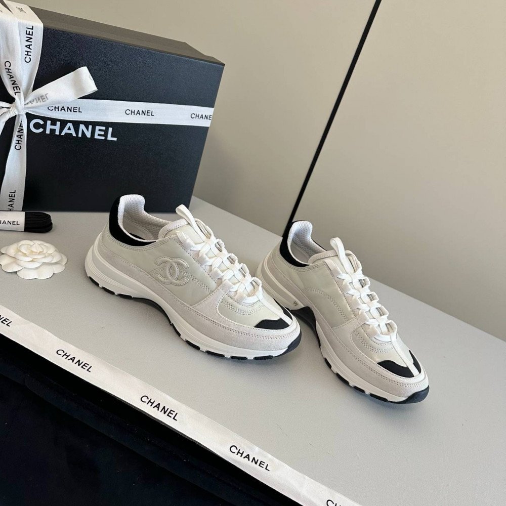 Sports shoes Sports shoes
