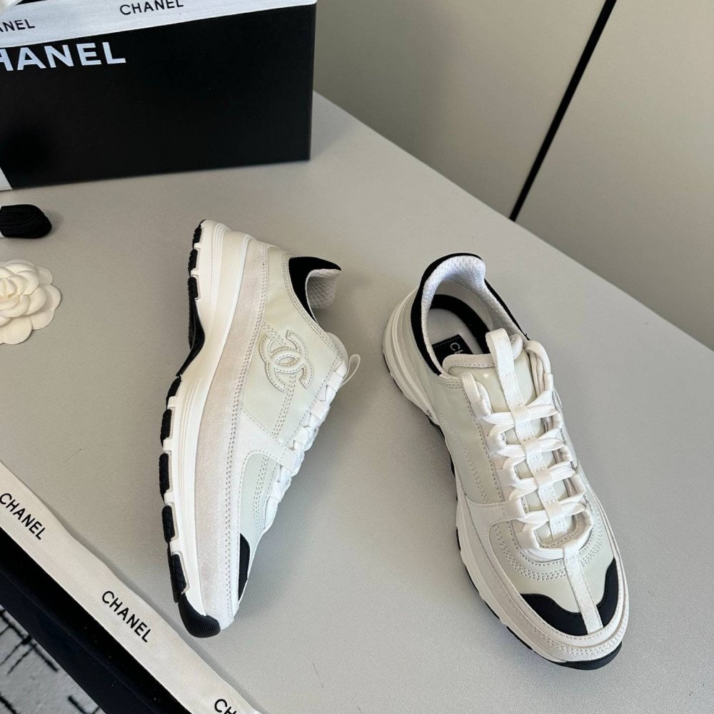 Sports shoes Sports shoes