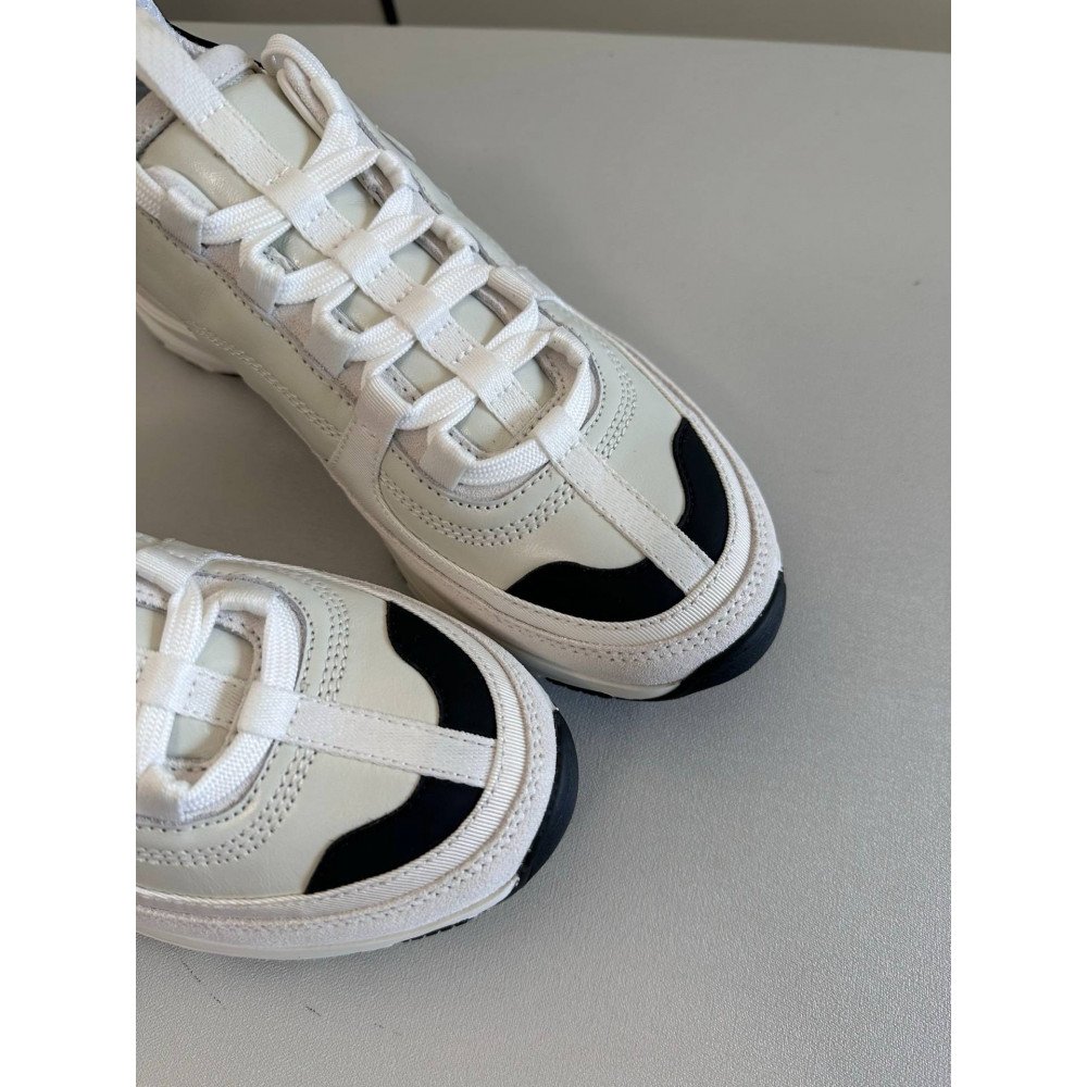 Sports shoes Sports shoes