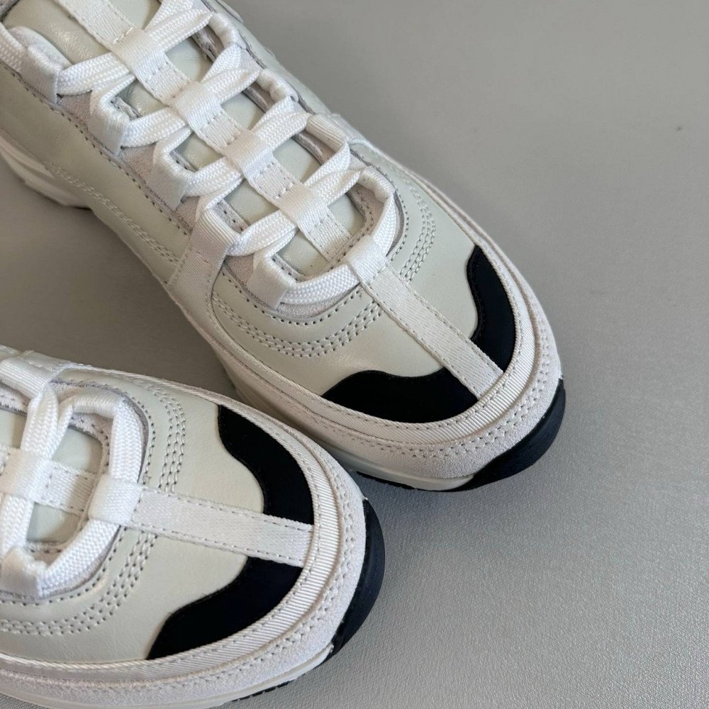 Sports shoes Sports shoes