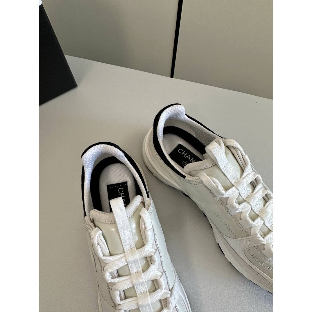Sports shoes Sports shoes